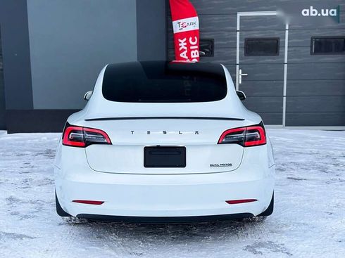 Tesla Model 3 2022 - фото 9