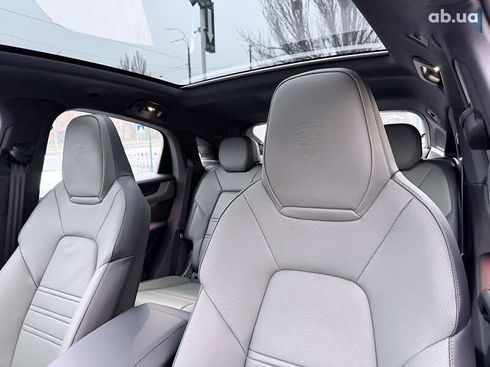 Porsche Cayenne Coupe 2024 - фото 17