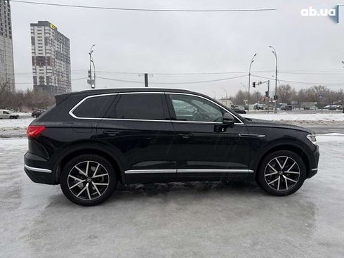 Volkswagen Touareg 2022 - фото 9