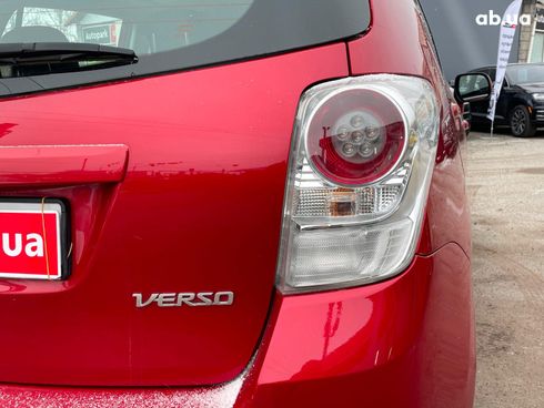 Toyota Verso 2010 красный - фото 11