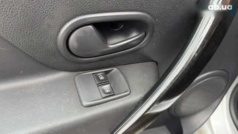 Renault Logan 2017 - фото 19