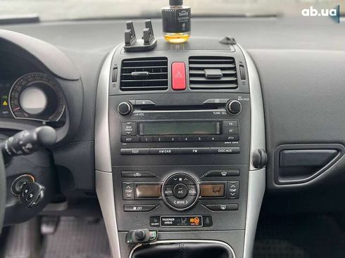 Toyota Auris 2011 - фото 15
