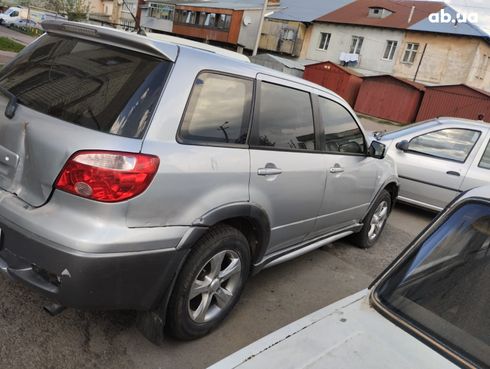 Mitsubishi Outlander 2005 серебристый - фото 9