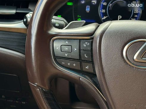 Lexus ES 2019 - фото 23