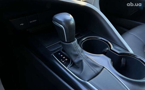 Toyota Camry 2020 - фото 18