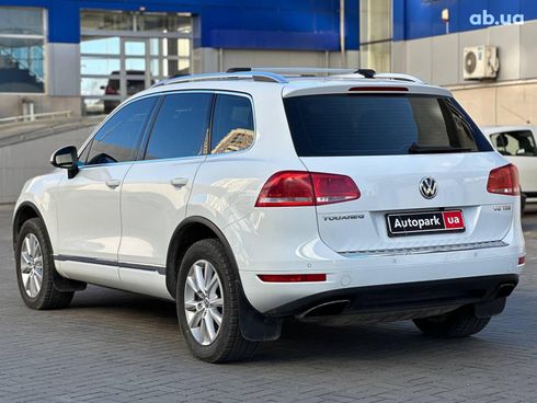 Volkswagen Touareg 2012 белый - фото 8