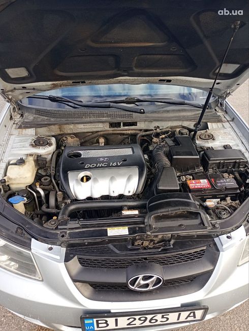 Hyundai Sonata 2006 серебристый - фото 4