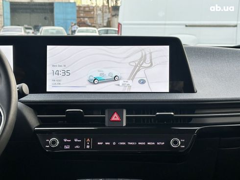 Kia EV6 2023 серый - фото 15