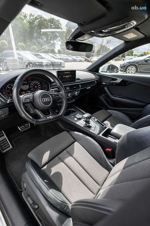 Audi A4 2019 - фото 26