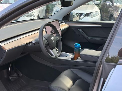 Tesla Model Y 2024 серый - фото 17