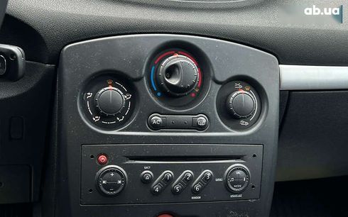 Renault Clio 2008 - фото 17