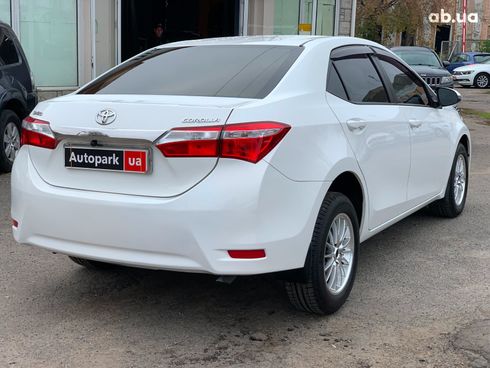 Toyota Corolla 2016 белый - фото 3