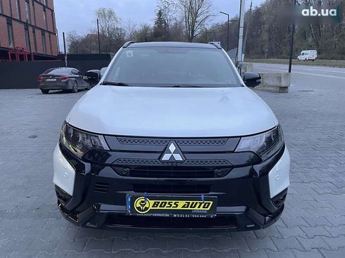 Mitsubishi Outlander 2019 - фото 2