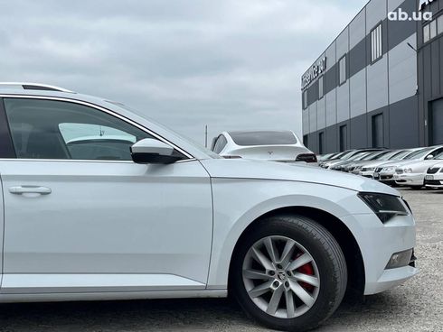 Skoda Superb 2018 белый - фото 4