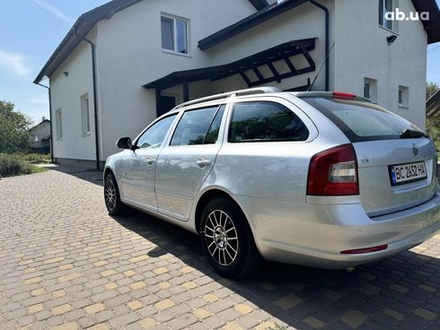 Skoda Octavia 2010 серебристый - фото 4