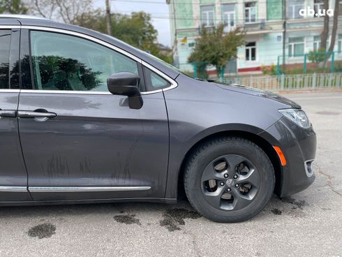 Chrysler Pacifica 2017 серый - фото 19