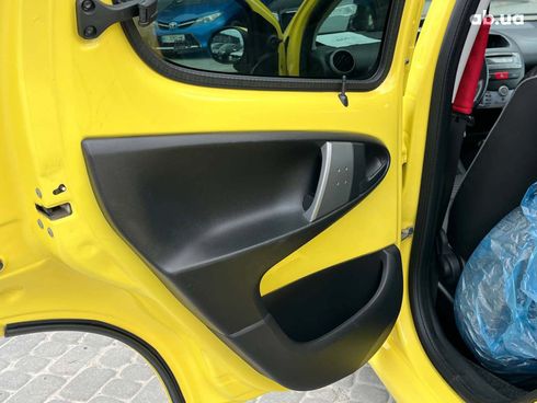 Peugeot 107 2012 желтый - фото 21