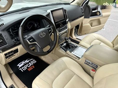 Toyota Land Cruiser 2017 - фото 28