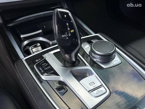 BMW 7 серия 2018 белый - фото 45