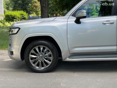 Toyota Land Cruiser 2021 серый - фото 11