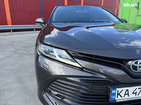 Toyota Camry 2019 - фото 9