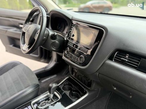 Mitsubishi Outlander 2019 - фото 24