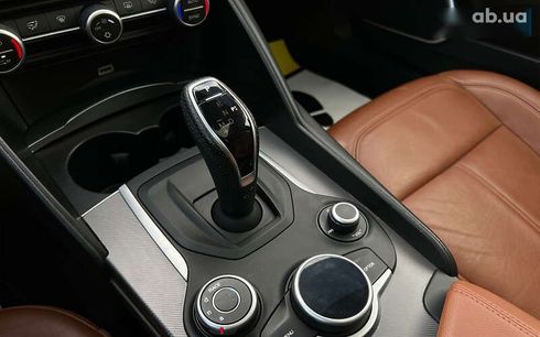 Alfa Romeo Giulia 2017 - фото 15