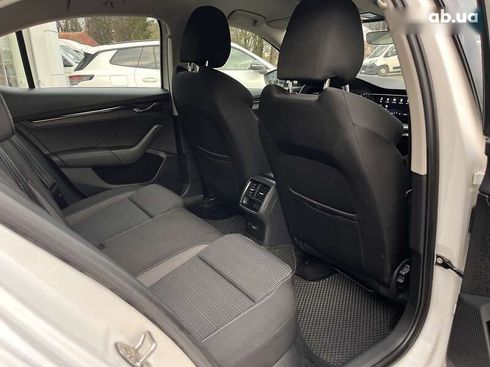 Skoda Octavia 2021 - фото 17