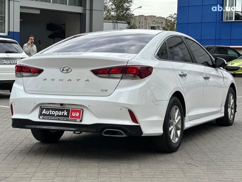 Hyundai Sonata 2018 белый - фото 7