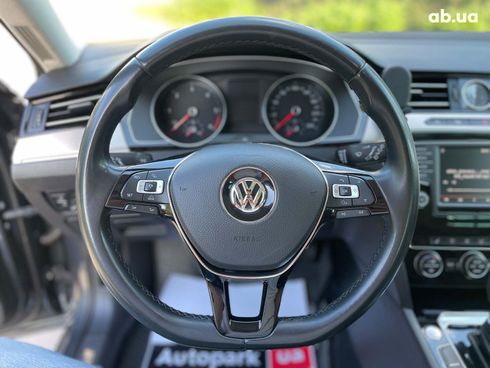 Volkswagen Passat 2016 серый - фото 25