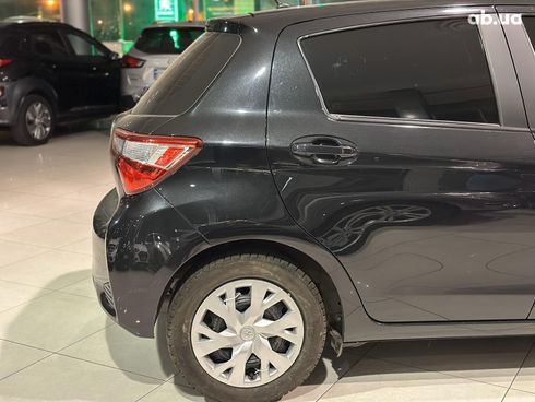 Toyota Yaris 2018 черный - фото 14