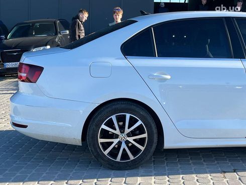 Volkswagen Jetta 2016 белый - фото 23