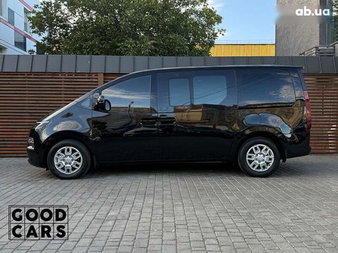 Hyundai Staria 2023 - фото 4