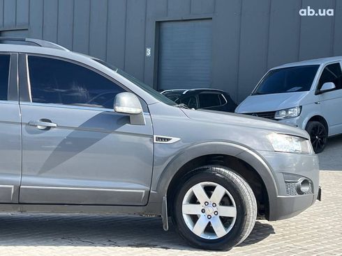 Chevrolet Captiva 2011 серый - фото 12
