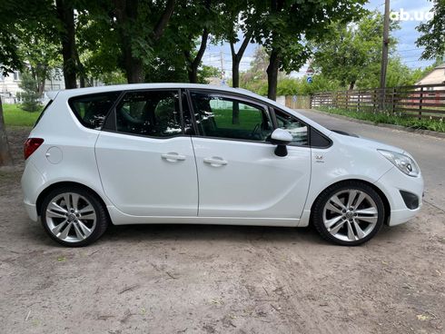 Opel Meriva 2013 белый - фото 6
