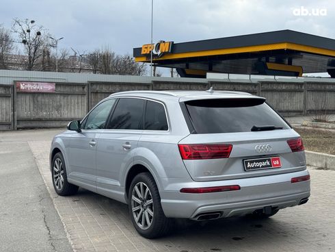 Audi Q7 2018 серый - фото 15