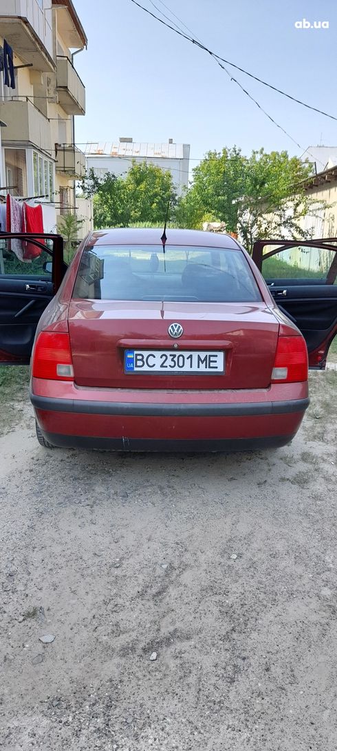 Volkswagen Passat 1998 красный - фото 5