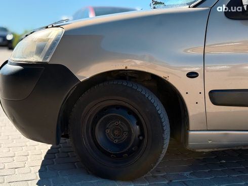 Peugeot Partner 2012 бежевый - фото 4
