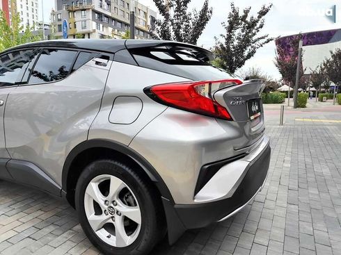 Toyota C-HR 2016 - фото 15