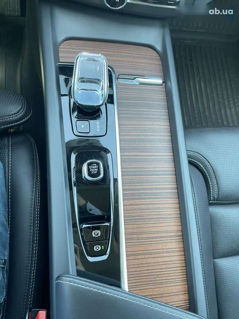 Volvo XC60 2023 - фото 24
