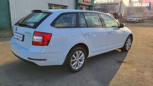 Skoda Octavia 2018 - фото 11