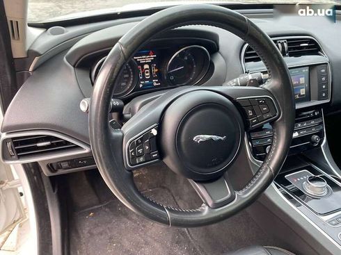 Jaguar XE 2015 - фото 12