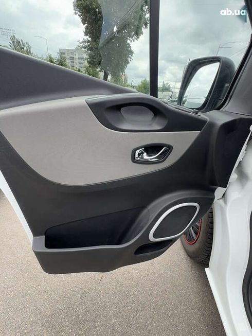 Renault Trafic 2018 - фото 14