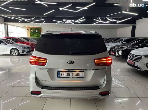 Kia Carnival 2019 - фото 5