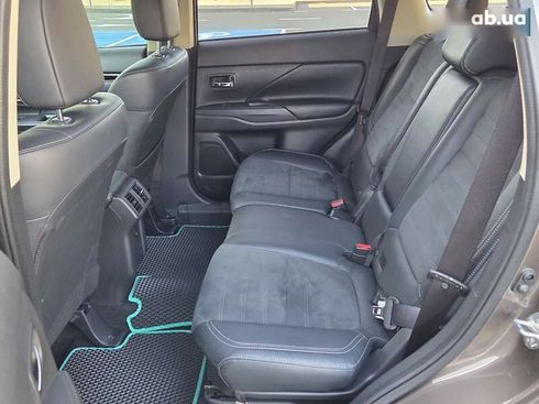 Mitsubishi Outlander 2018 - фото 27