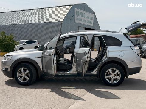 Chevrolet Captiva 2011 серый - фото 28