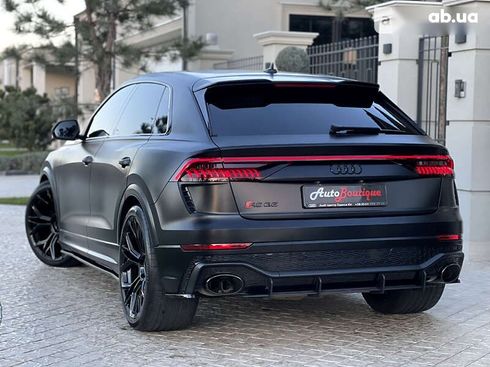 Audi RS Q8 2021 - фото 18