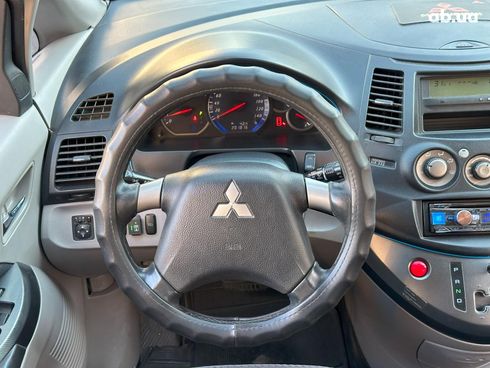Mitsubishi Grandis 2007 серый - фото 17