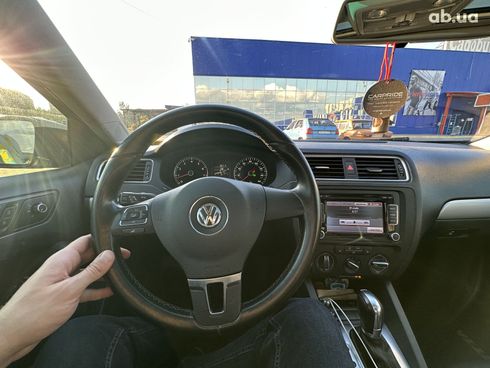 Volkswagen Jetta 2014 серый - фото 11