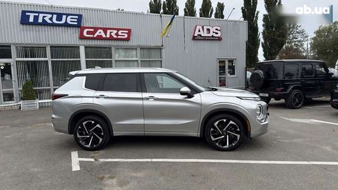 Mitsubishi Outlander 2022 - фото 2